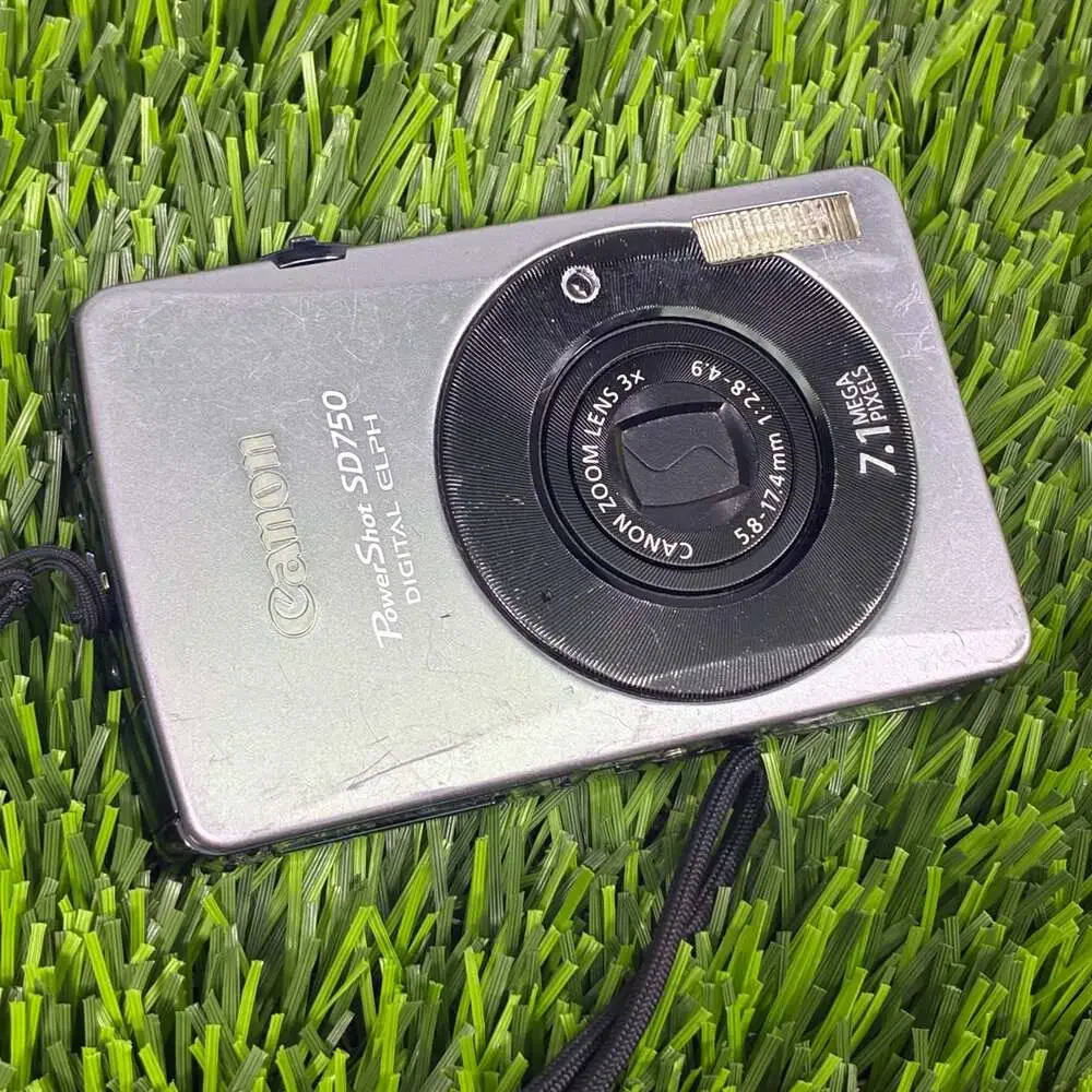 Canon PowerShot SD750 Digital ELPH 7.1MP Camera with Battery, Charger & Memory c